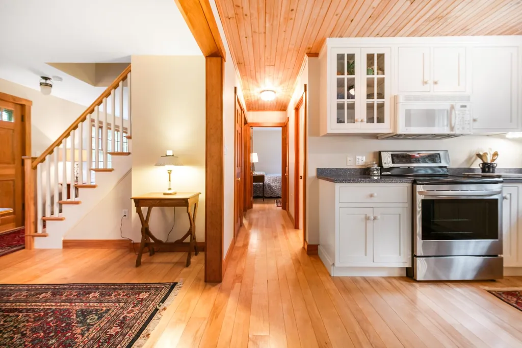 406 Pleasant Street New London NH 03257