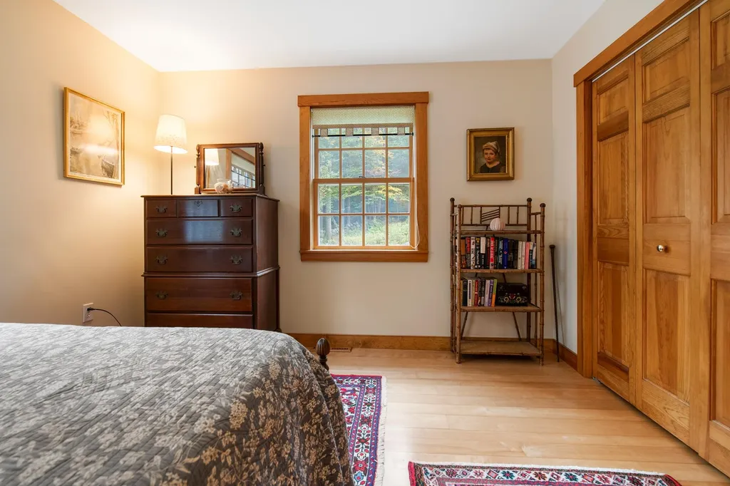 406 Pleasant Street New London NH 03257