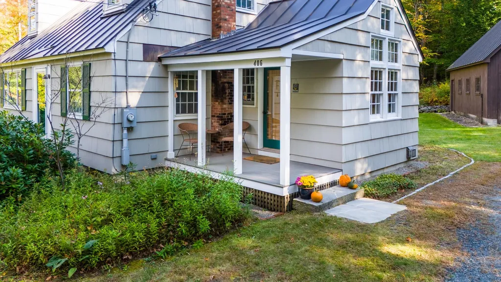 406 Pleasant Street New London NH 03257