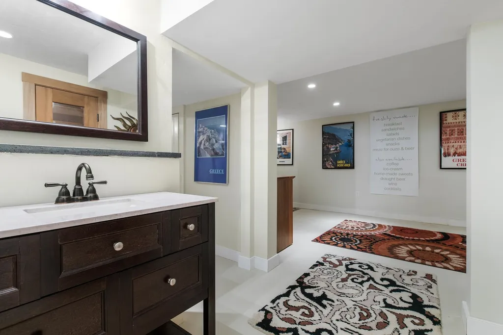 406 Pleasant Street New London NH 03257
