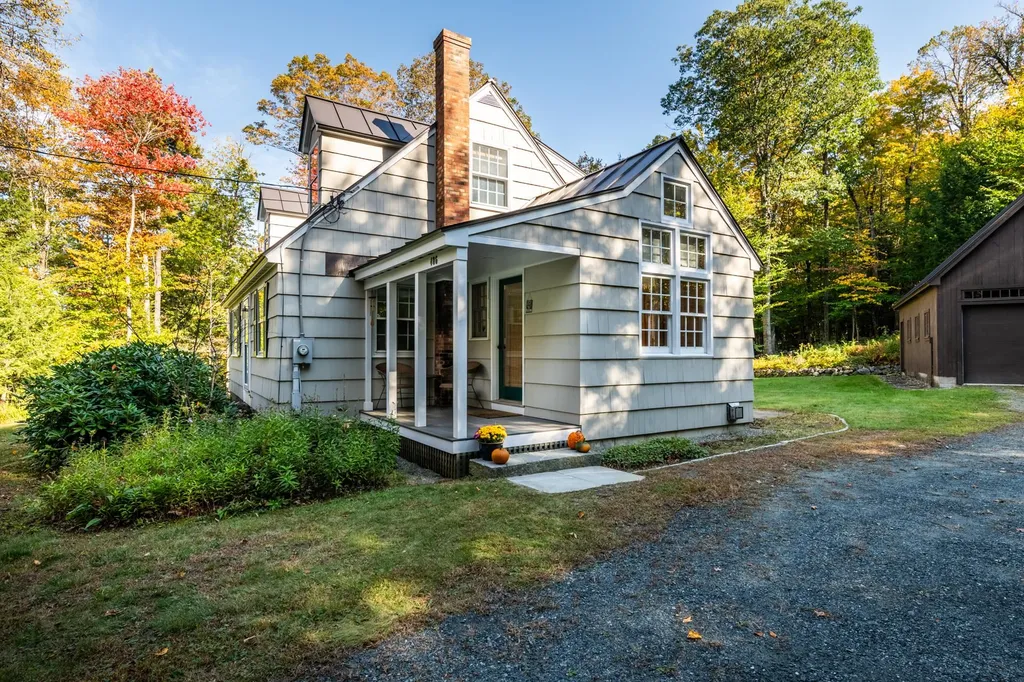 406 Pleasant Street New London NH 03257