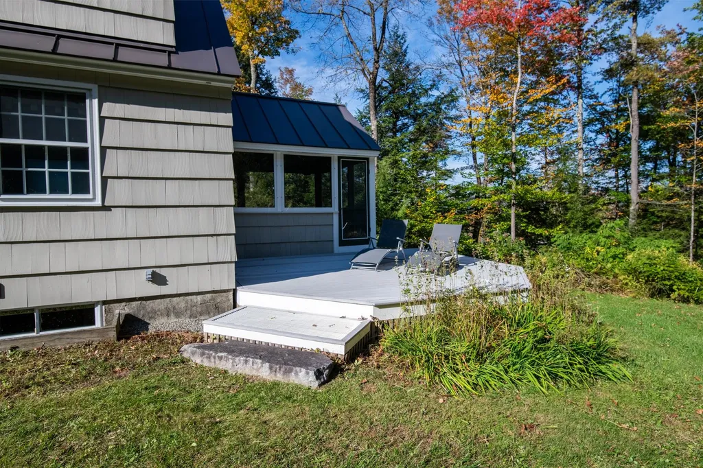 406 Pleasant Street New London NH 03257