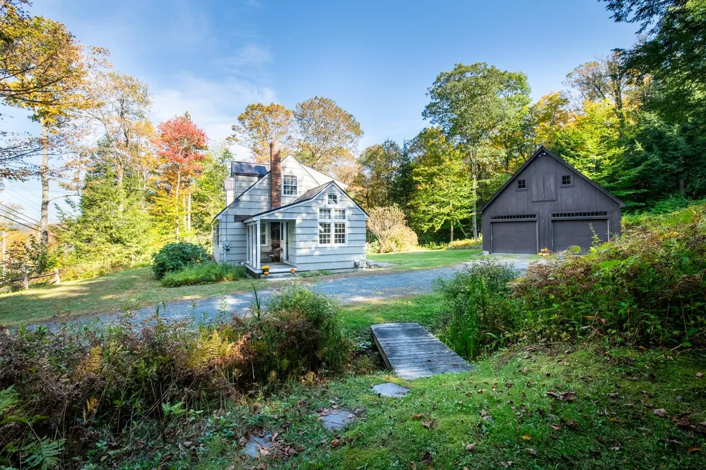 406 Pleasant Street New London NH 03257