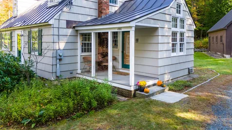 406 Pleasant Street New London NH 03257