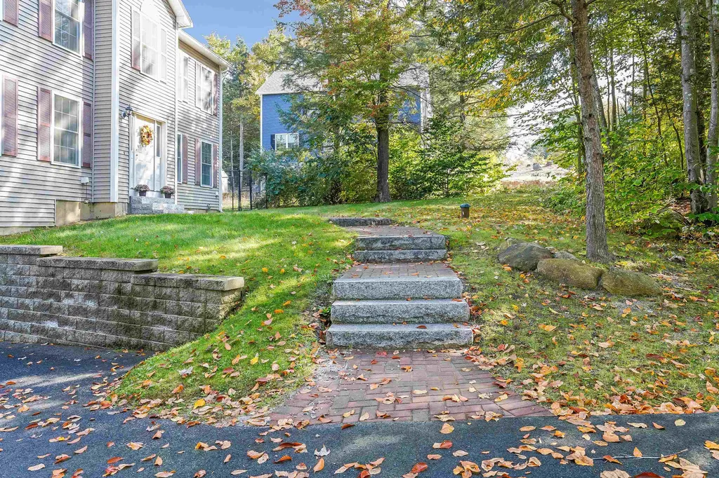 26 Winterberry Lane Weare NH 03281