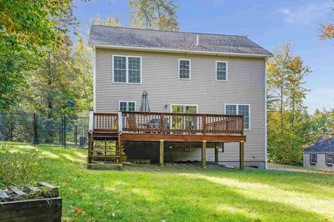 26 Winterberry Lane Weare NH 03281