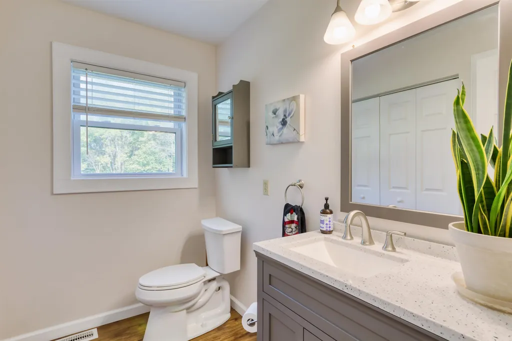 18 Moccasin Avenue Grand Isle VT 05458