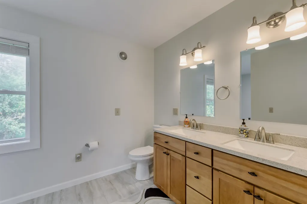 18 Moccasin Avenue Grand Isle VT 05458