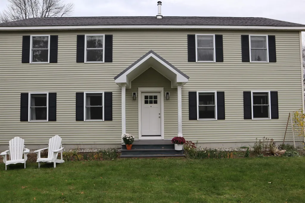 18 Moccasin Avenue Grand Isle VT 05458