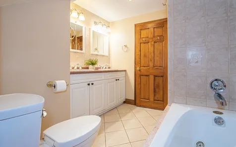 69 Old Nashua Road Londonderry NH 03053