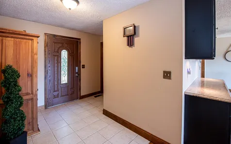 69 Old Nashua Road Londonderry NH 03053