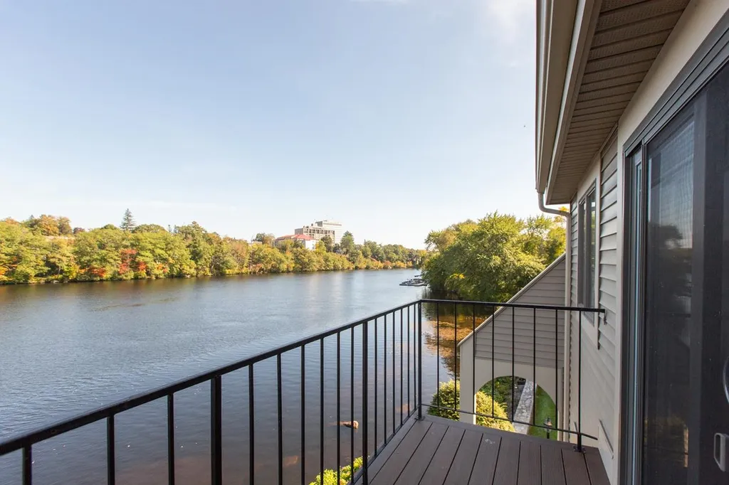 51 River Front Drive Manchester NH 03102