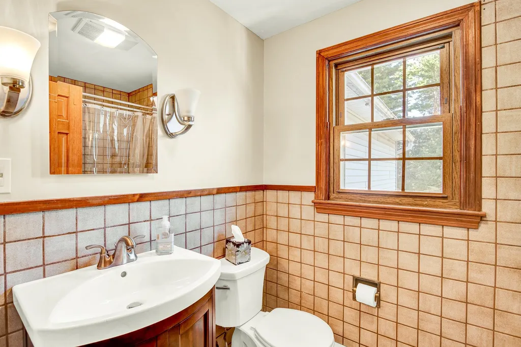 11 Tobey Street Hampton NH 03842