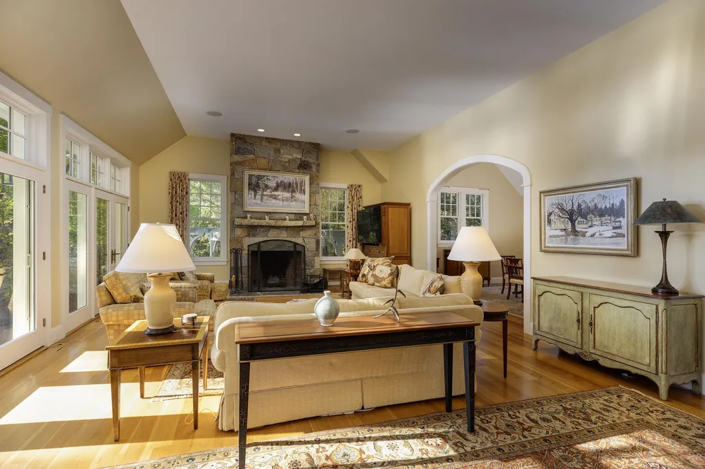 870 Lakeshore Drive New London NH 03257