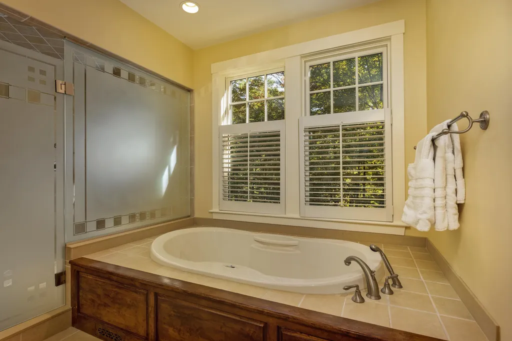 870 Lakeshore Drive New London NH 03257
