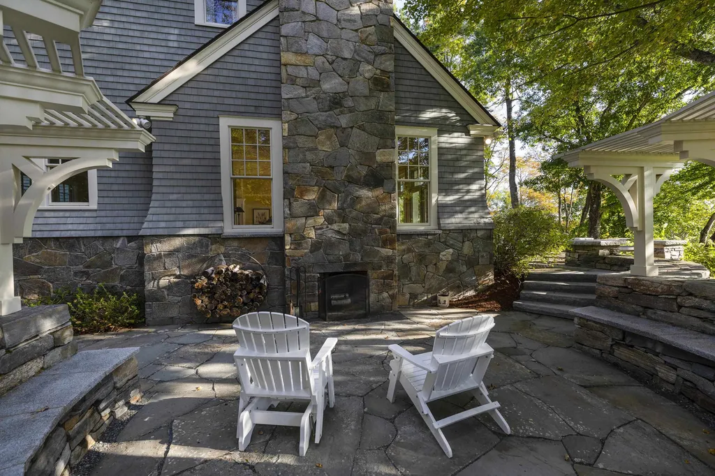 870 Lakeshore Drive New London NH 03257