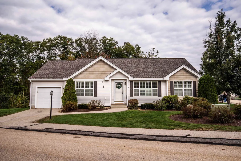 2 Hickory Court Hooksett NH 03106