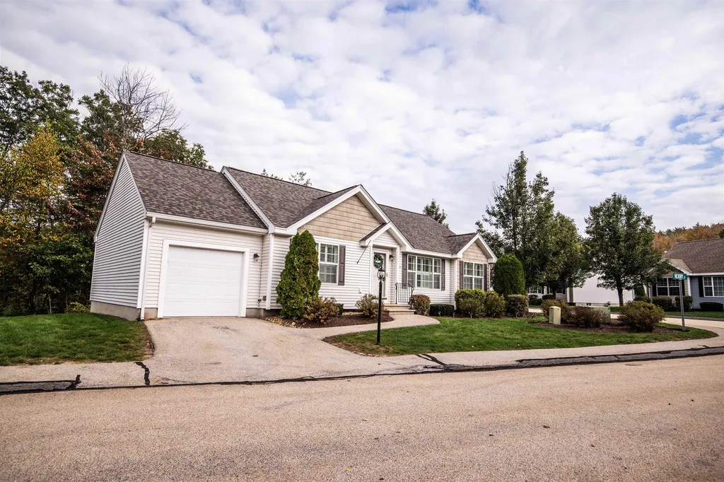 2 Hickory Court Hooksett NH 03106