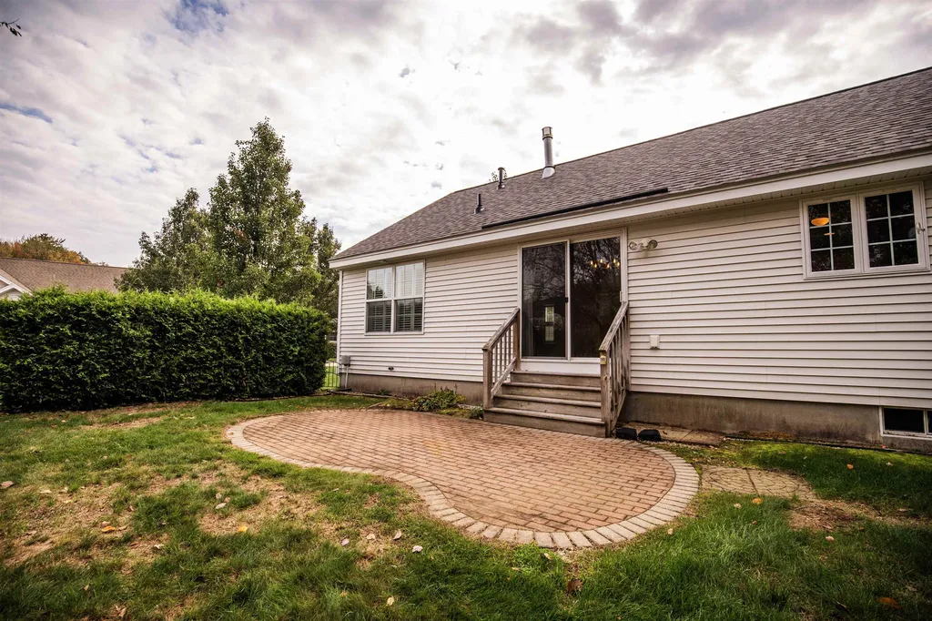 2 Hickory Court Hooksett NH 03106