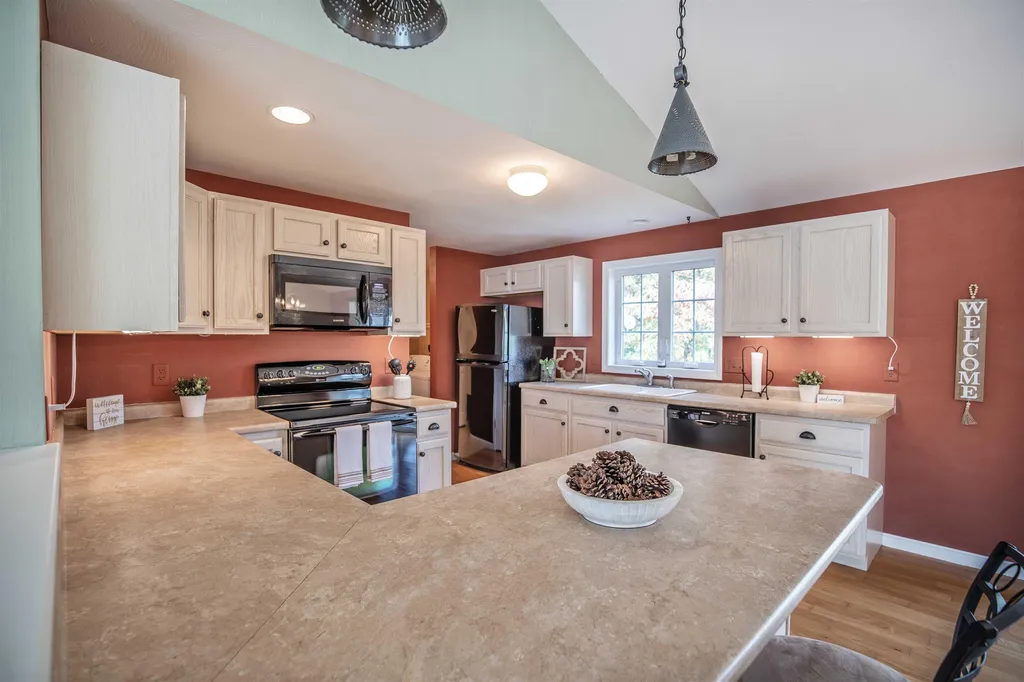 2 Hickory Court Hooksett NH 03106