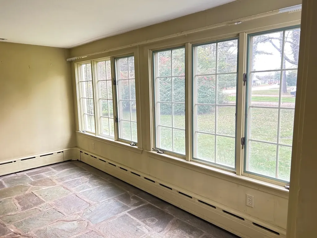 18 Church Street Kingston NH 03848