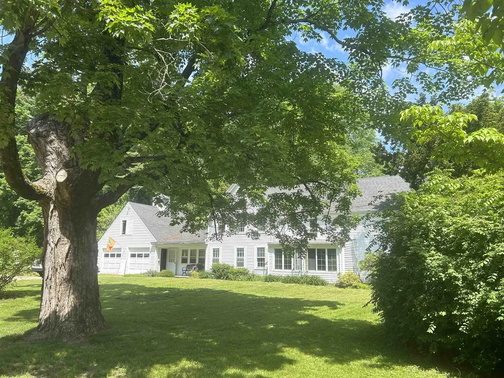 18 Church Street Kingston NH 03848