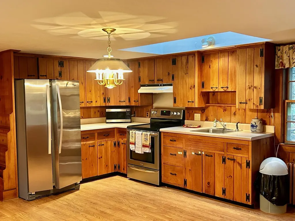 18 Church Street Kingston NH 03848