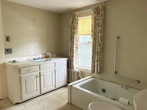 18 Church Street Kingston NH 03848