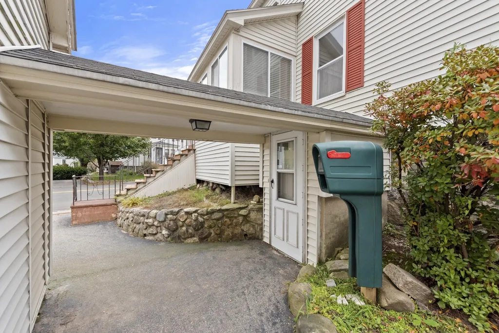 983 Cilley Road Manchester NH 03103