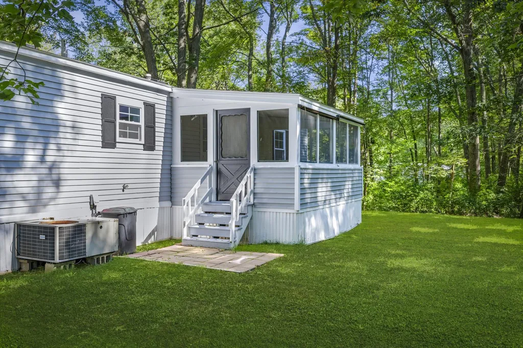 54 Brown Avenue Seabrook NH 03874