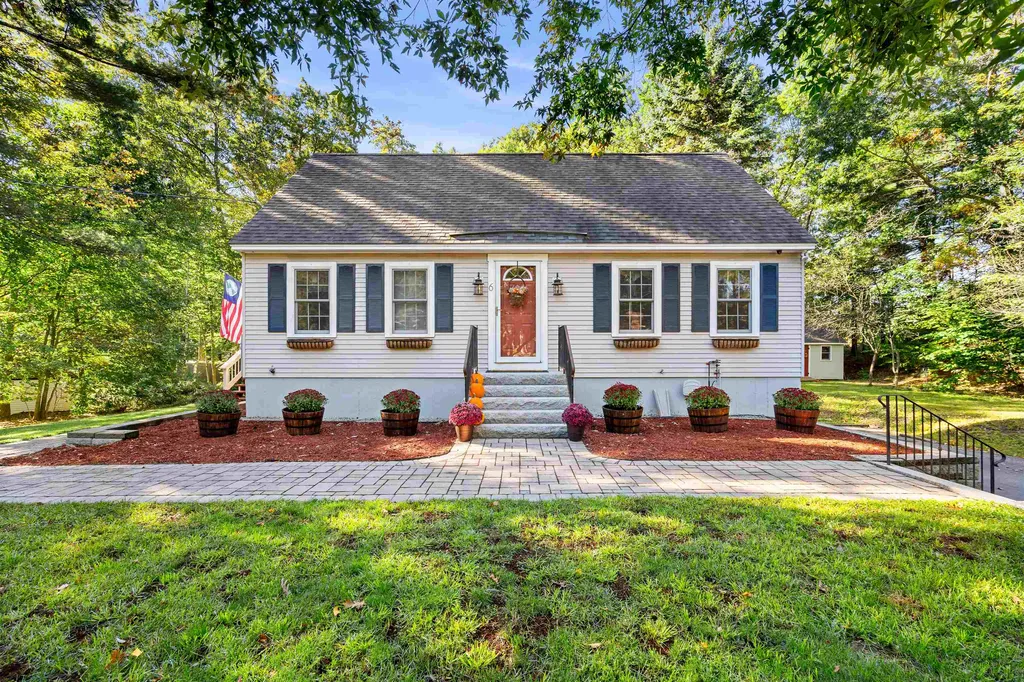 6 Garvin Road Derry NH 03038