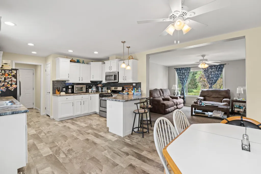 8 Ridgefield Drive Nashua NH 03062