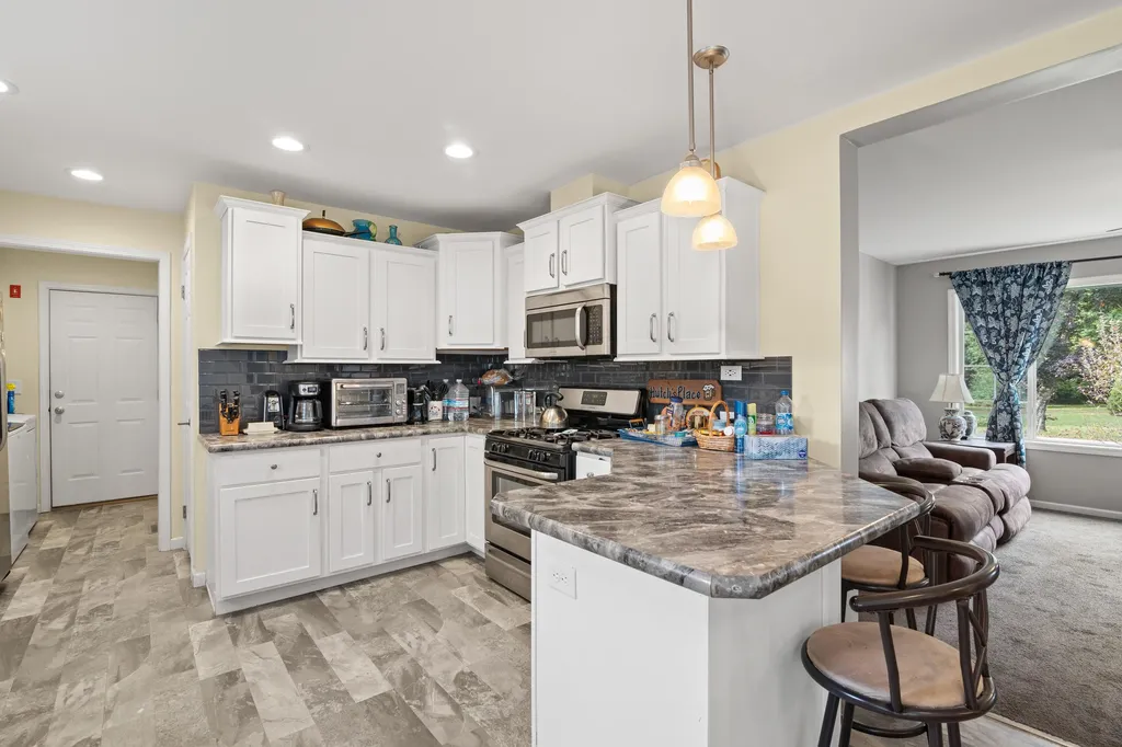 8 Ridgefield Drive Nashua NH 03062