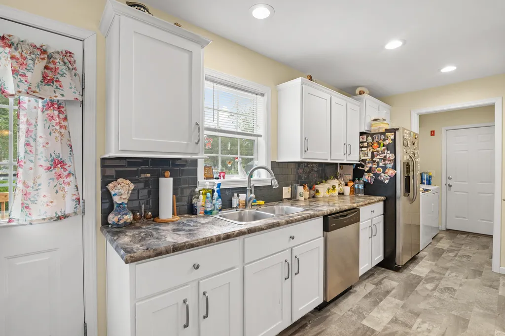 8 Ridgefield Drive Nashua NH 03062