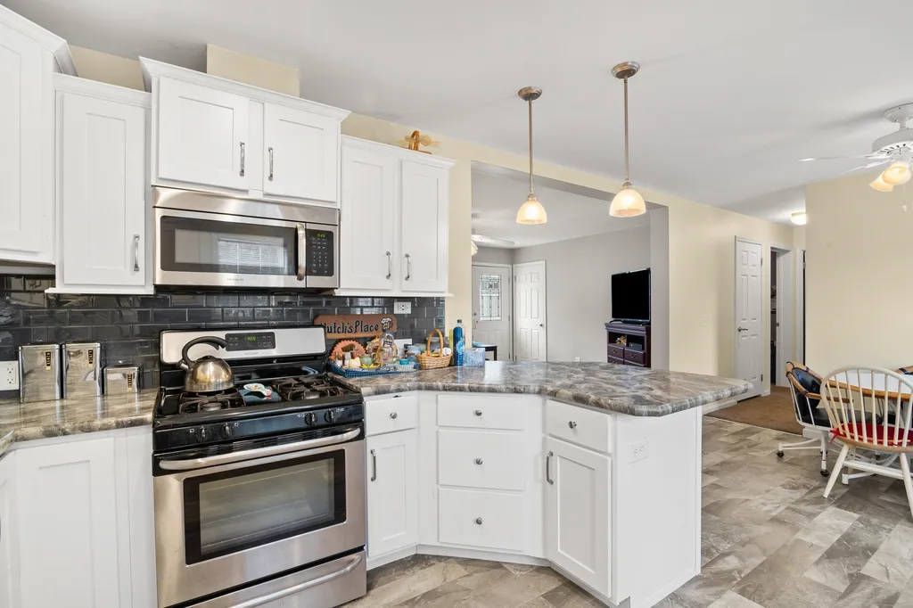8 Ridgefield Drive Nashua NH 03062