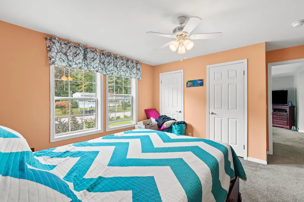 8 Ridgefield Drive Nashua NH 03062