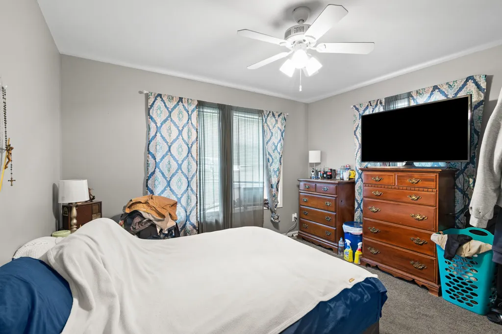 8 Ridgefield Drive Nashua NH 03062