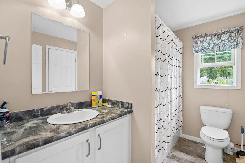 8 Ridgefield Drive Nashua NH 03062