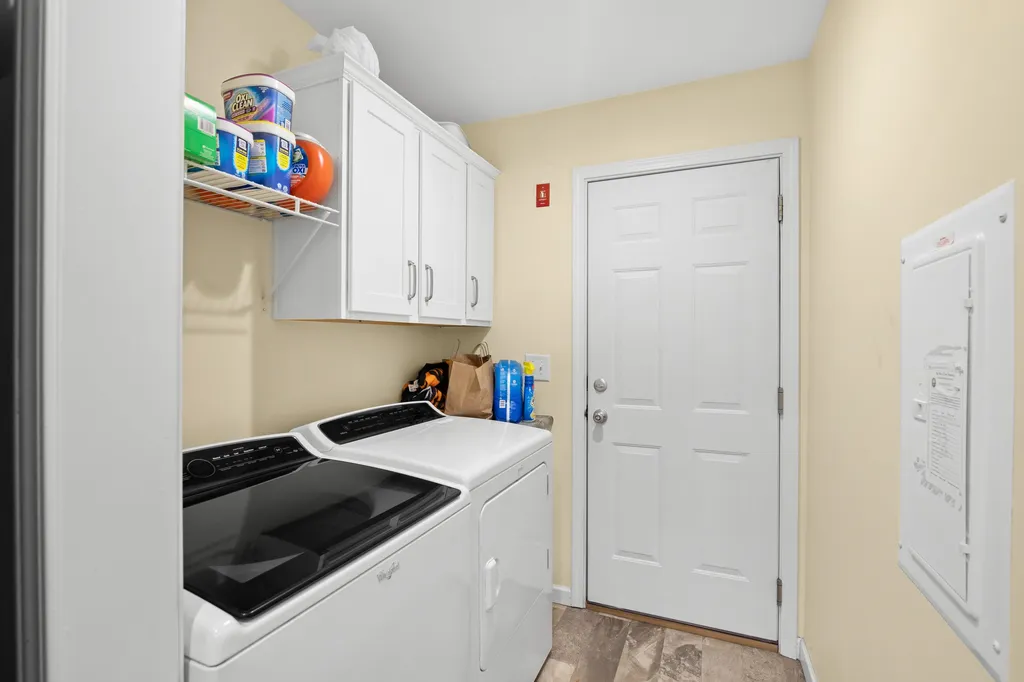 8 Ridgefield Drive Nashua NH 03062