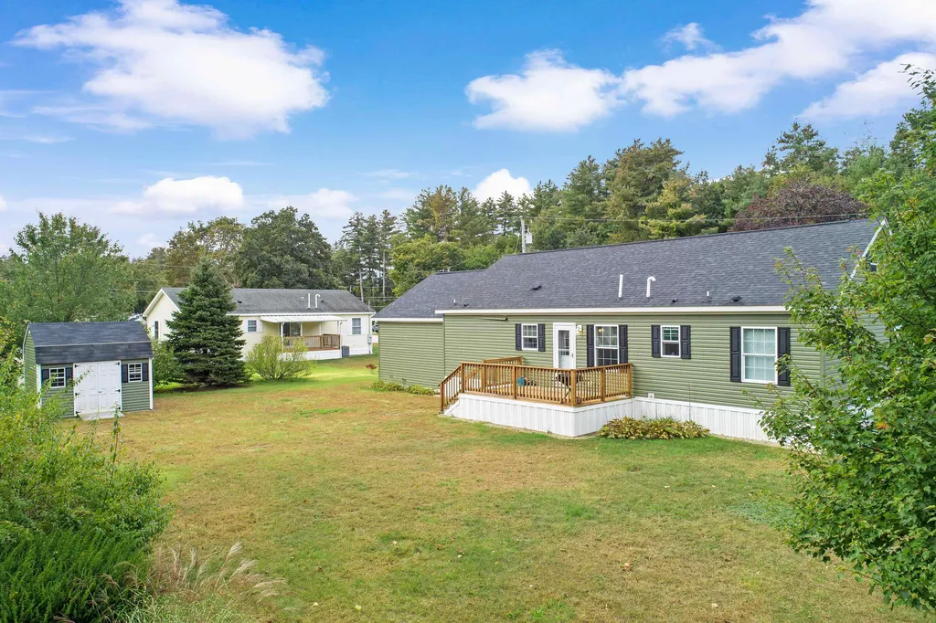 8 Ridgefield Drive Nashua NH 03062