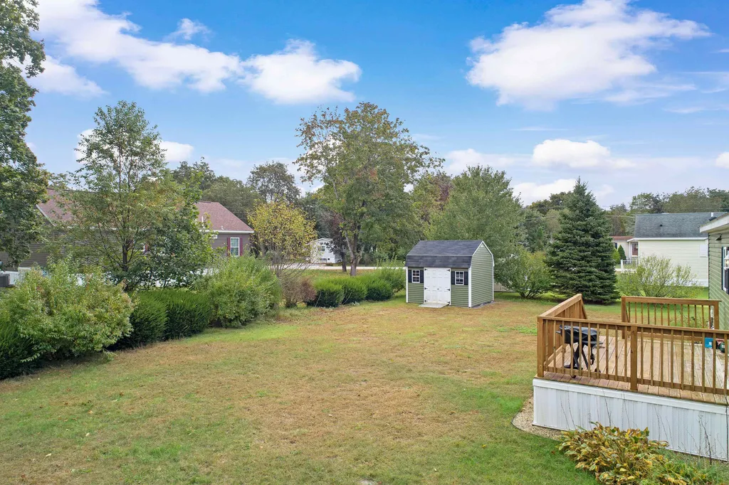 8 Ridgefield Drive Nashua NH 03062