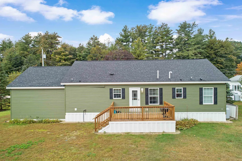 8 Ridgefield Drive Nashua NH 03062