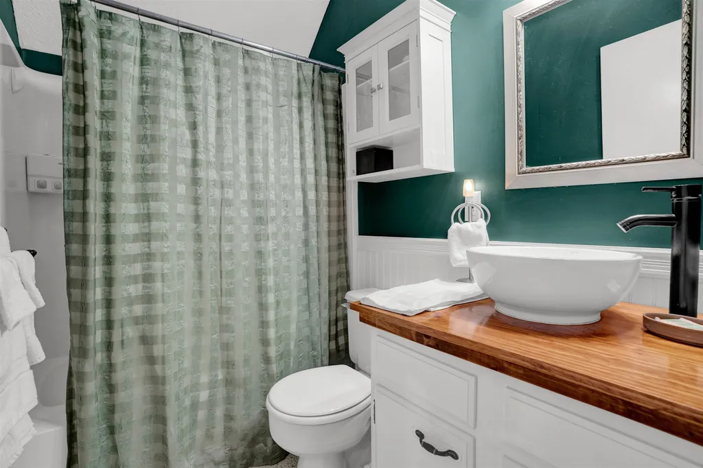 1221 Baker Turn Road Hartford VT 05059
