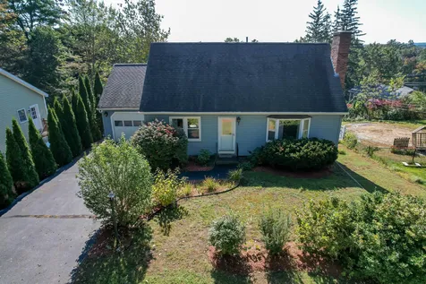 19 Mapleton Road Manchester NH 03103