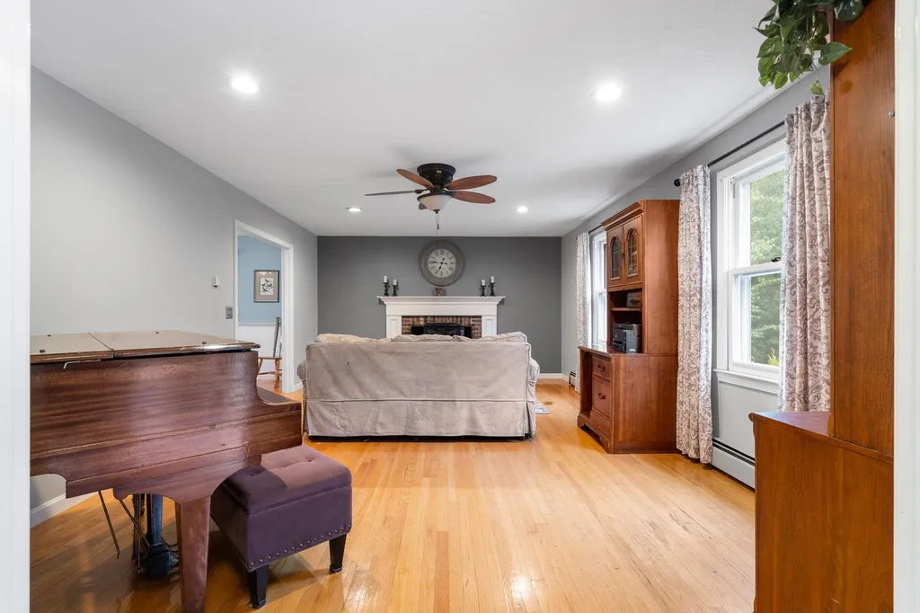 37 Strawberry Hill Road Bedford NH 03110