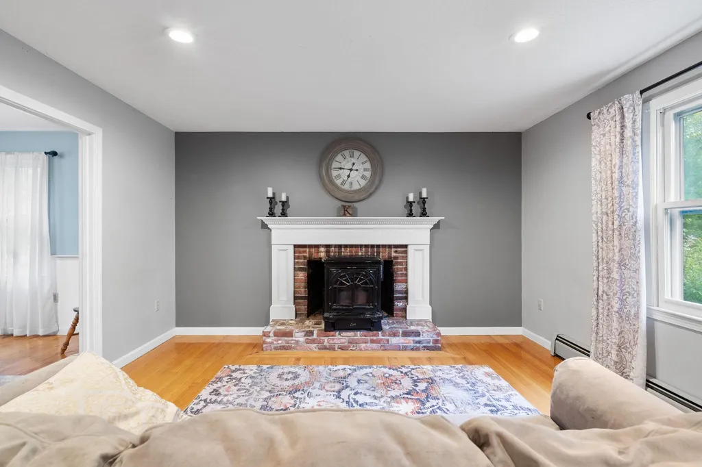 37 Strawberry Hill Road Bedford NH 03110