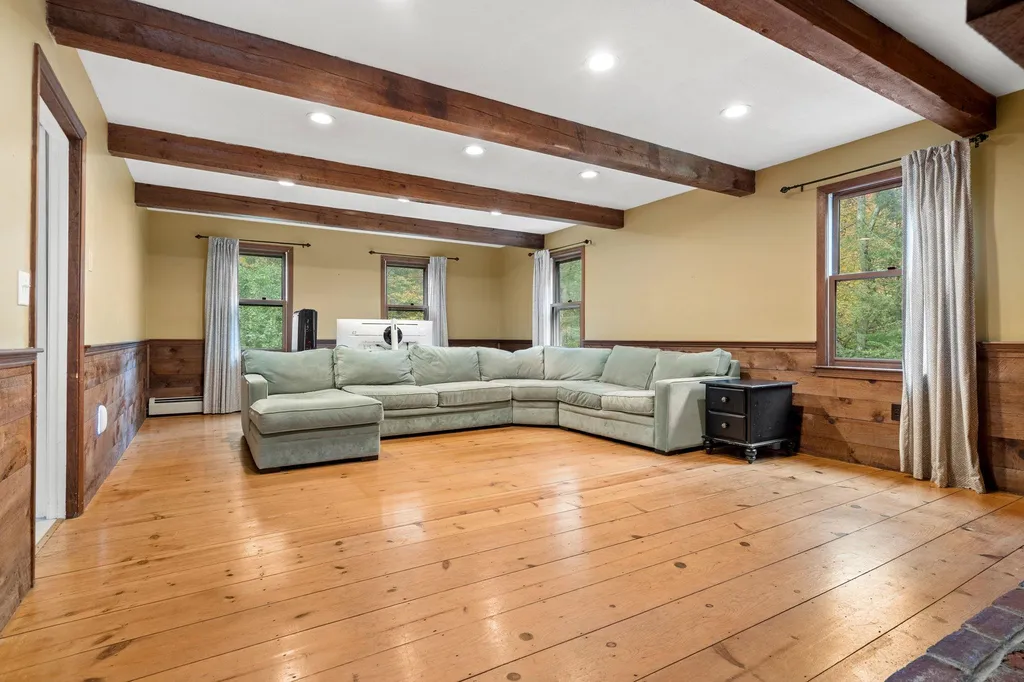 37 Strawberry Hill Road Bedford NH 03110