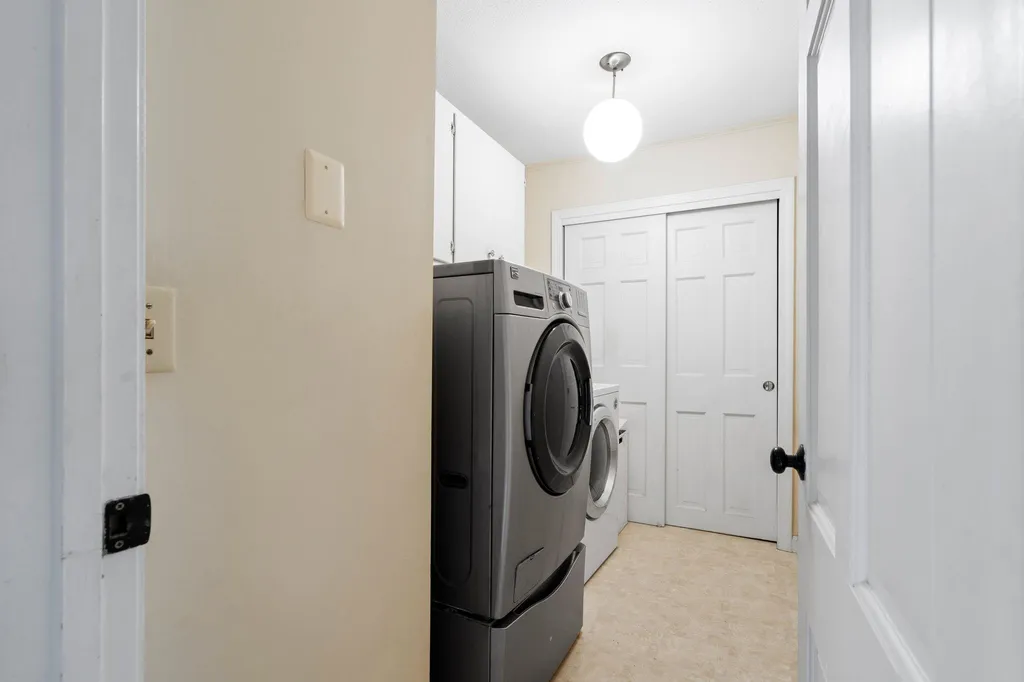 37 Strawberry Hill Road Bedford NH 03110