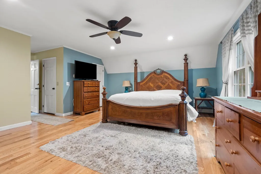 37 Strawberry Hill Road Bedford NH 03110