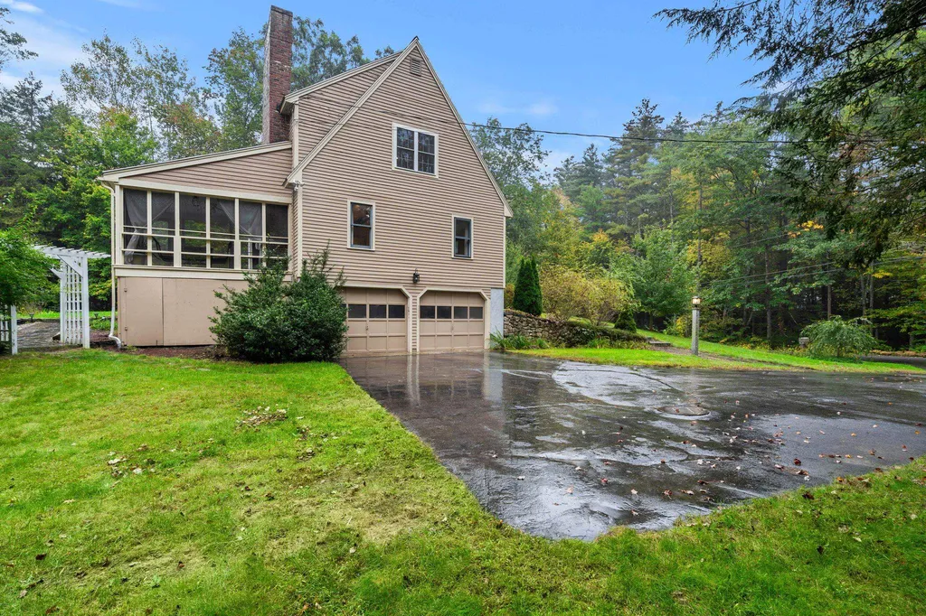 37 Strawberry Hill Road Bedford NH 03110